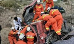 高速出车祸爆料视频,高速车祸现场直击，揭秘事故真相